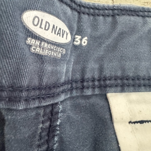 Old Navy Men’s Blue Flat Front Shorts - Picture 2 of 4
